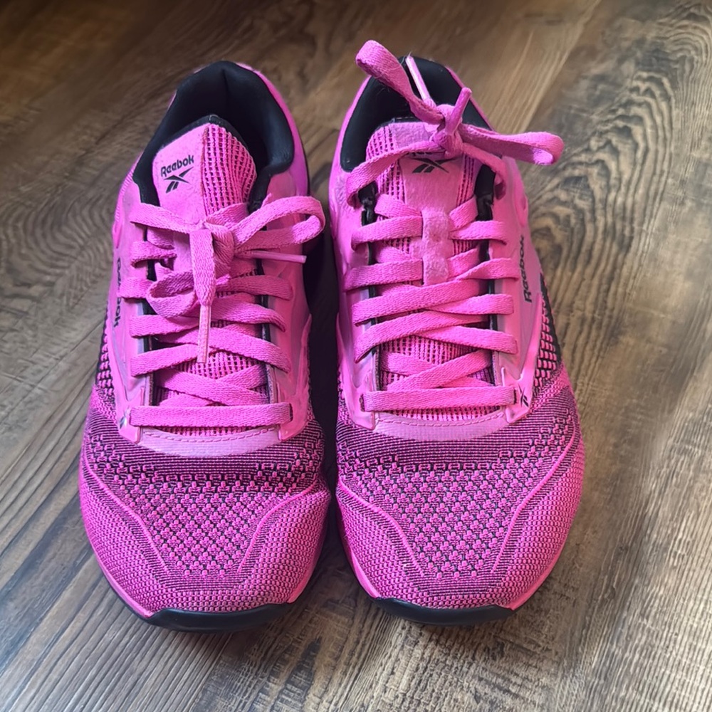 Never worn Reebok Women's Pink Nano 4